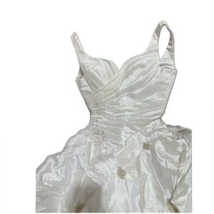 PRINCESSES FOR A DAY Stunning White Wedding Gown This Is Gorgeous